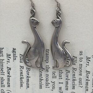 Sterling Silveret Egyptian Cat Earringsgs